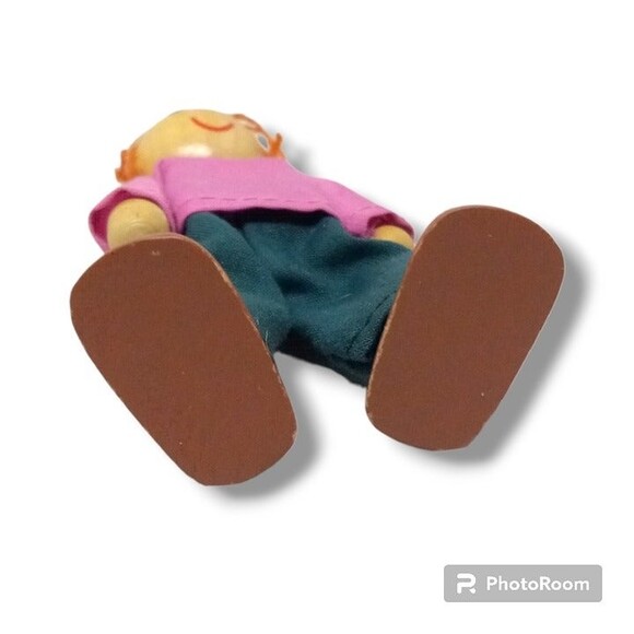 KidCraft Wooden Dollhouse Replacement-Mom-Daughter-Bendable Limbs-Caucasian - Picture 5 of 7